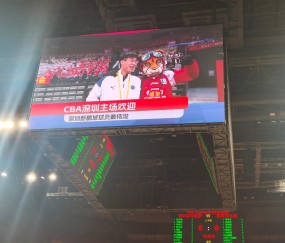 开云体育下载-足篮联动，戴伟浚现场观战深圳男篮主场比赛